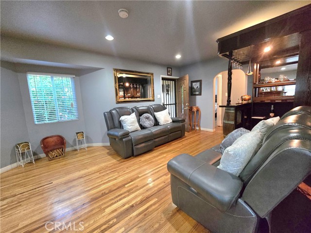 Detail Gallery Image 4 of 51 For 14023 Hubbard St, Sylmar,  CA 91342 - 7 Beds | 4 Baths