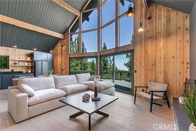 Detail Gallery Image 1 of 1 For 27895 St Bernard Ln, Lake Arrowhead,  CA 92352 - 3 Beds | 2 Baths