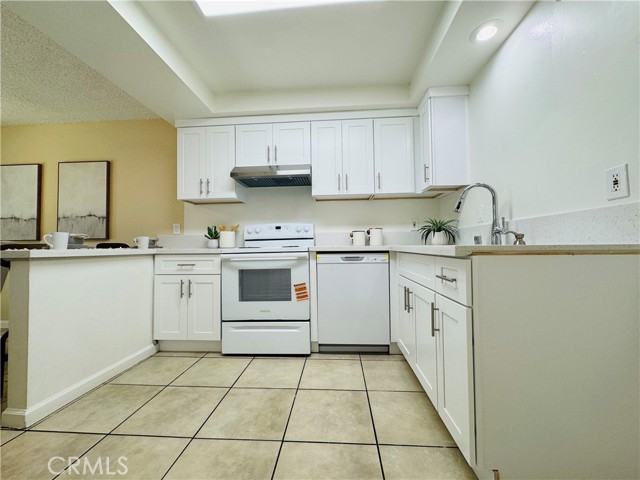 Detail Gallery Image 5 of 22 For 1881 Mitchell Ave #8,  Tustin,  CA 92780 - 3 Beds | 2 Baths