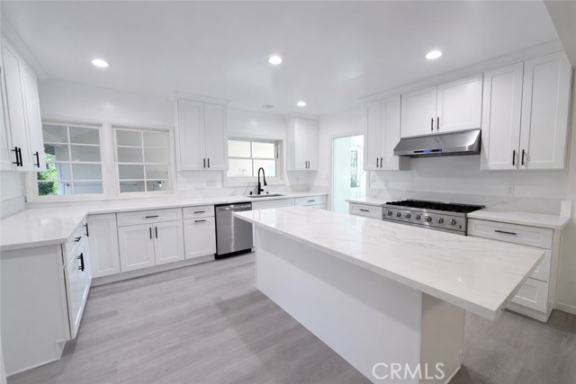 Detail Gallery Image 9 of 22 For 18 Woodland Ln, Arcadia,  CA 91006 - 3 Beds | 2 Baths