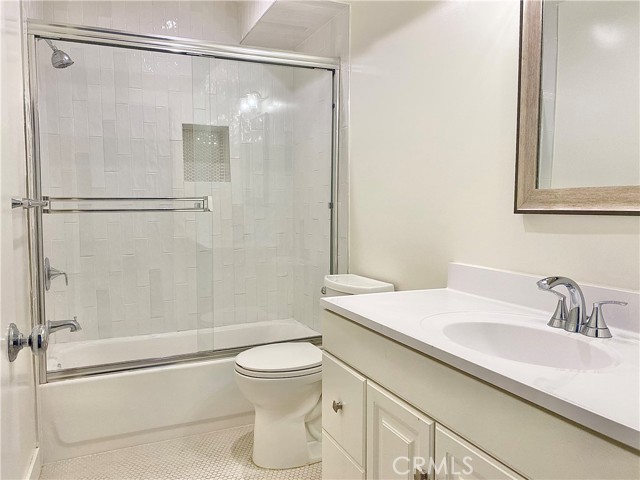 Detail Gallery Image 18 of 37 For 7327 Kester Ave #2,  Van Nuys,  CA 91405 - 3 Beds | 3/1 Baths