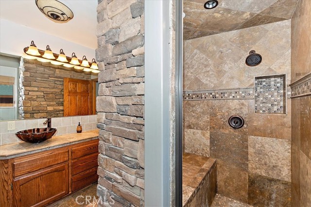 Detail Gallery Image 17 of 29 For 401 E Angeles Bld, Big Bear City,  CA 92314 - 3 Beds | 2 Baths