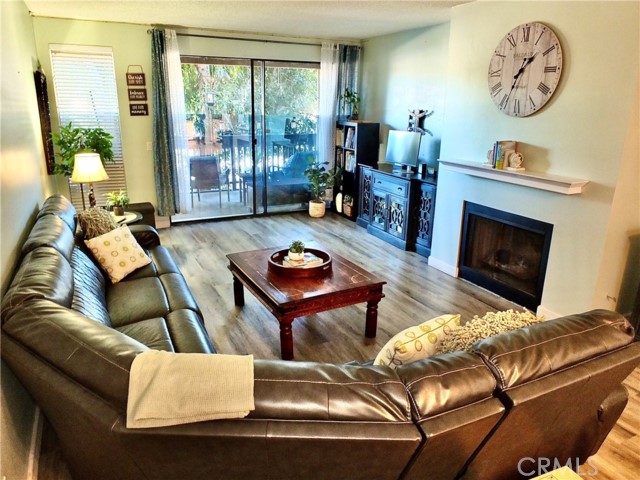 Detail Gallery Image 10 of 47 For 1655 Clark #124,  Long Beach,  CA 90815 - 2 Beds | 2 Baths