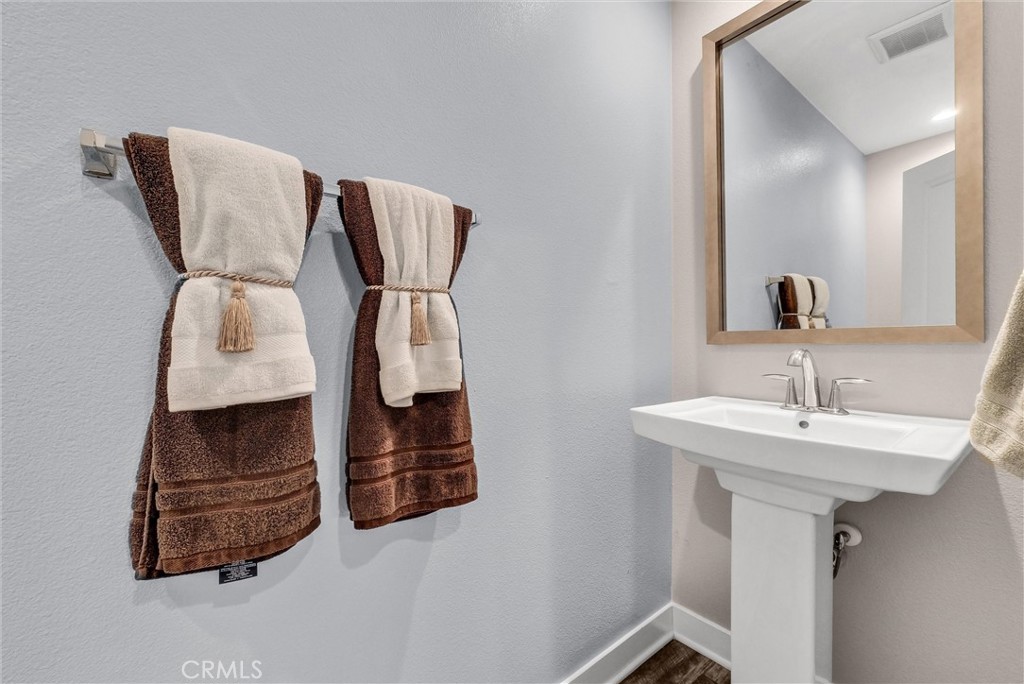 https://media.crmls.org/medias/ed59f21d-5d10-485b-bc42-dfaa4b45287b.jpg?preset=X-Large