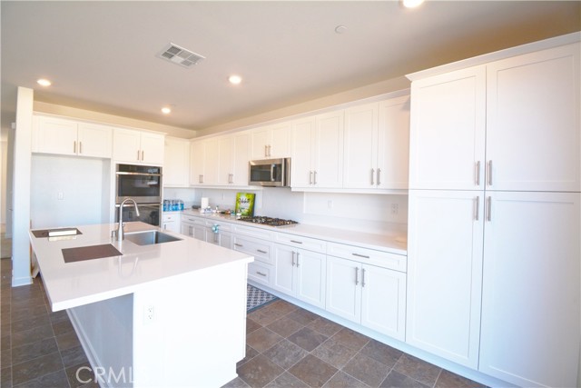 2553 E Kiwi Ct, Ontario CA: https://media.crmls.org/medias/ed5a5e44-8b22-409c-9b11-76c1c43cd09a.jpg
