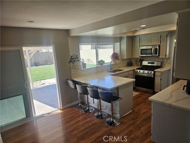 Detail Gallery Image 10 of 58 For 37323 Daybreak Street, Palmdale,  CA 93550 - 4 Beds | 3 Baths