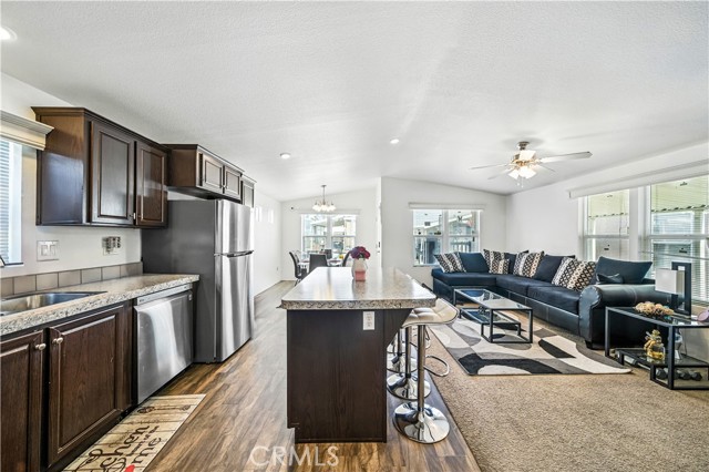 Detail Gallery Image 5 of 23 For 721 E 9th St #88,  San Bernardino,  CA 92410 - 3 Beds | 2 Baths