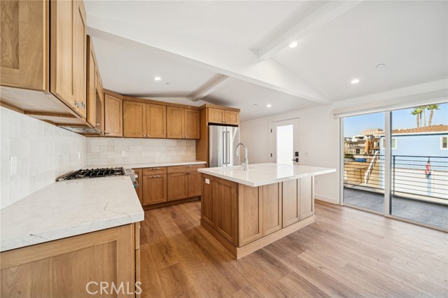 Detail Gallery Image 3 of 13 For 212 40th St #B,  Newport Beach,  CA 92663 - 1 Beds | 1 Baths