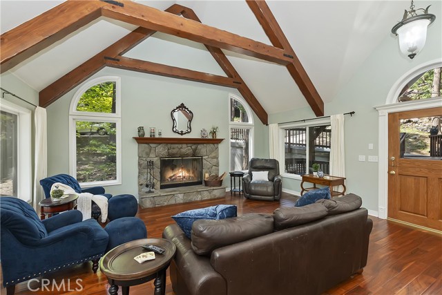 Detail Gallery Image 4 of 34 For 405 Terrace Rd, Lake Arrowhead,  CA 92352 - 2 Beds | 2 Baths