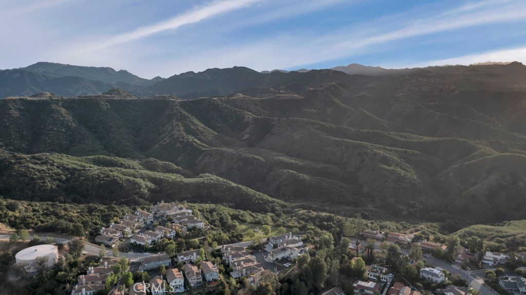 https://media.crmls.org/medias/ed5e373f-2d04-4775-ad74-daaee7e3d41c.jpg?preset=X-Large