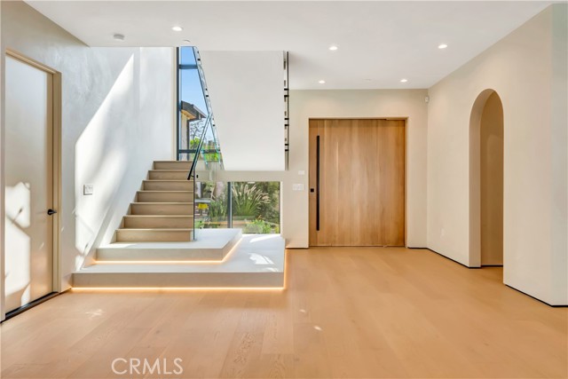 Detail Gallery Image 4 of 21 For 5149 Beeman Ave, Valley Village,  CA 91607 - 6 Beds | 6 Baths