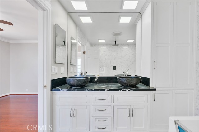 Detail Gallery Image 27 of 63 For 2747 E Ocean Bld, Long Beach,  CA 90803 - 6 Beds | 7 Baths