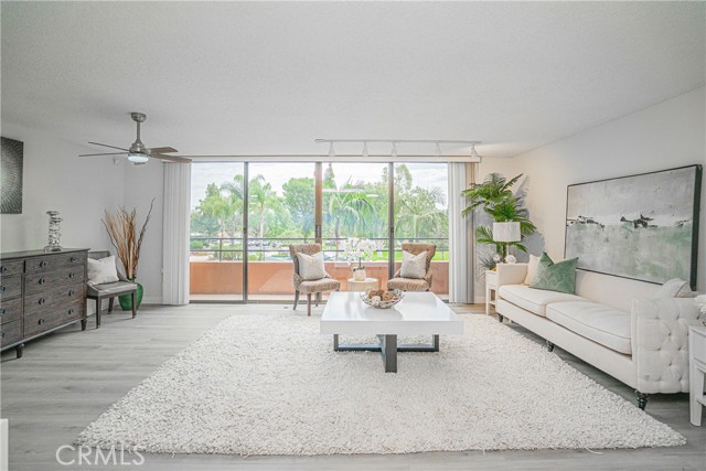 24055 Paseo Del Lago, Laguna Woods CA: https://media.crmls.org/medias/ed5ff160-dbc2-4195-8dce-5c7b09147314.jpg
