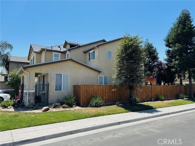 692 Blueberry Lane, Madera CA: https://media.crmls.org/medias/ed61621f-85f1-498a-942b-23e0483cddfd.jpg
