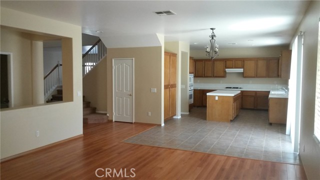 Detail Gallery Image 9 of 16 For 6022 Larry Dean, Corona,  CA 92880 - 5 Beds | 4/1 Baths