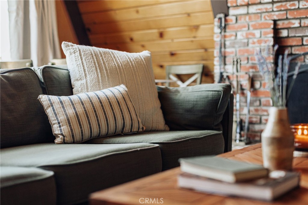 https://media.crmls.org/medias/ed63c0e3-379d-4dc1-806a-c1b19acb45c5.jpg?preset=X-Large