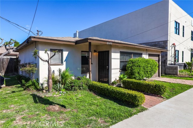 Detail Gallery Image 2 of 15 For 8075 Yorktown, Huntington Beach,  CA 92646 - 2 Beds | 1 Baths