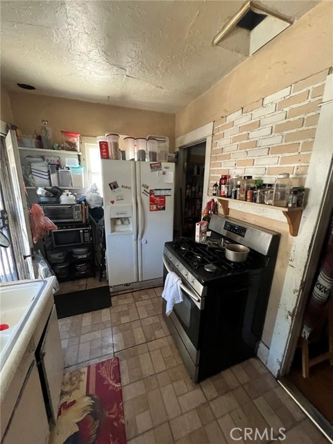 1327 S Gage Avenue, Los Angeles CA: https://media.crmls.org/medias/ed64869c-dd7e-4a9a-a00a-1012685eb16a.jpg
