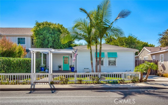 Detail Gallery Image 1 of 16 For 303 E 19th Street, Costa Mesa,  CA 92627 - 3 Beds | 1 Baths