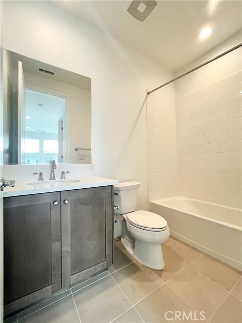 Detail Gallery Image 30 of 40 For 27533 Elderberry Dr, Valencia,  CA 91381 - 5 Beds | 5/1 Baths