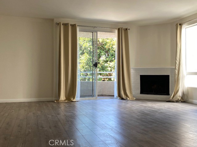 Detail Gallery Image 4 of 22 For 14948 Moorpark St #101,  Sherman Oaks,  CA 91403 - 3 Beds | 3/1 Baths