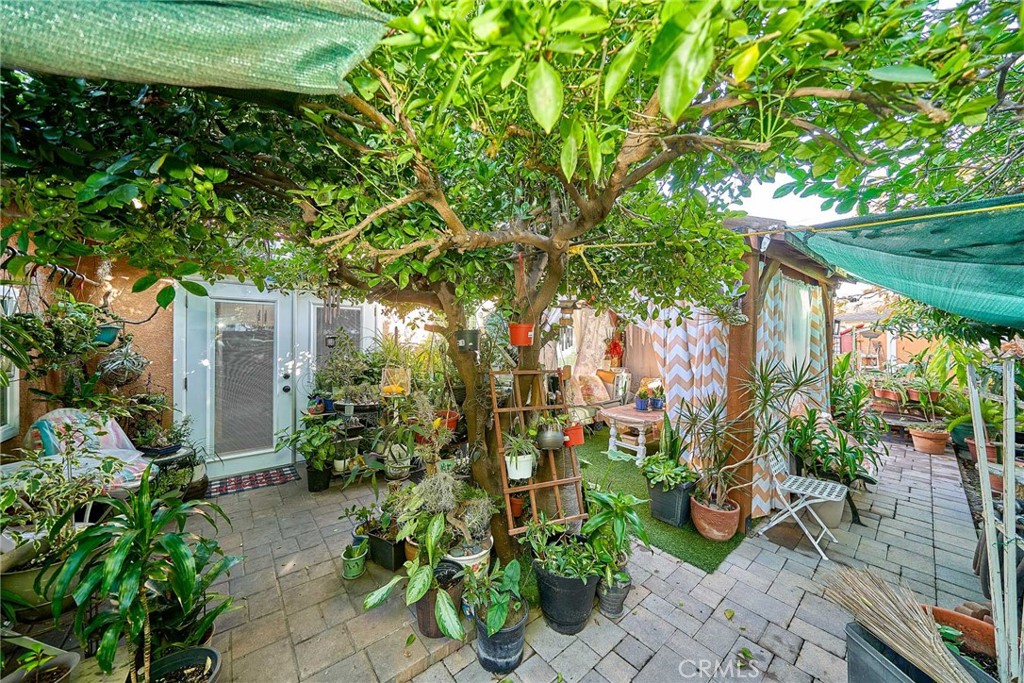 https://media.crmls.org/medias/ed65fb81-874a-435e-a068-7927e12404e0.jpg?preset=X-Large