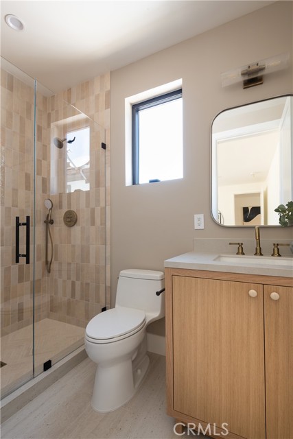 Detail Gallery Image 14 of 39 For 4936 Strohm Ave, Toluca Lake,  CA 91601 - 6 Beds | 6/1 Baths