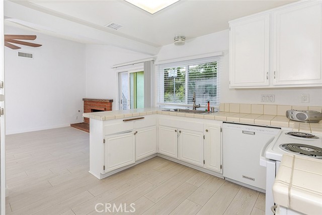 Detail Gallery Image 17 of 45 For 11685 Amigo Ave, Porter Ranch,  CA 91326 - 3 Beds | 2 Baths