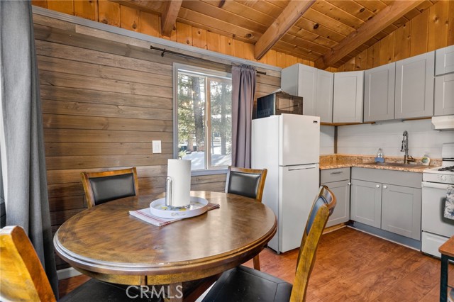 Detail Gallery Image 24 of 32 For 43339 Deer Canyon Rd, Big Bear Lake,  CA 92315 - 2 Beds | 2 Baths