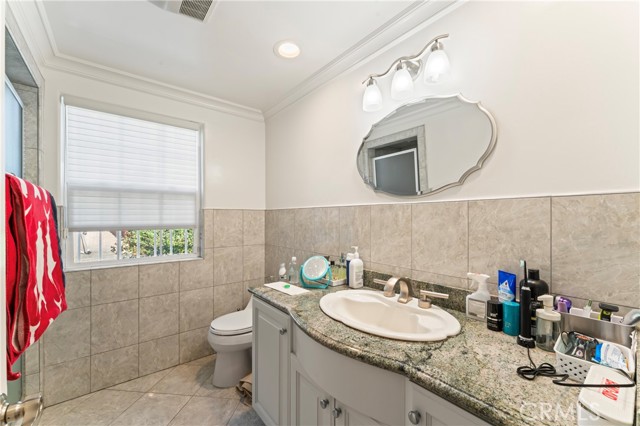 Detail Gallery Image 25 of 45 For 12741 Emelita St, Valley Village,  CA 91607 - 4 Beds | 4 Baths