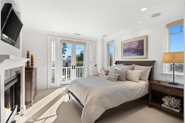 Detail Gallery Image 15 of 30 For 431 Narcissus Ave #1,  Corona Del Mar,  CA 92625 - 3 Beds | 3/1 Baths