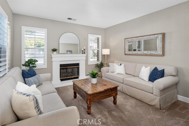 Detail Gallery Image 6 of 55 For 29231 Black Pine Way, Saugus,  CA 91390 - 6 Beds | 4/1 Baths