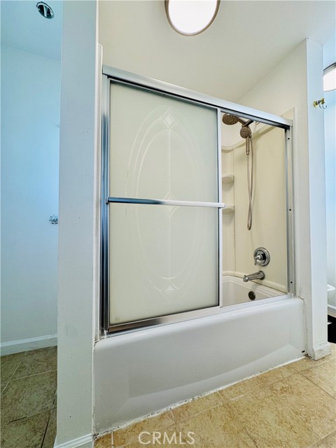 Detail Gallery Image 12 of 20 For 7019 Chimineas Ave, Reseda,  CA 91335 - 5 Beds | 4 Baths