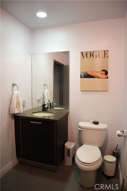 645 W 9th Street, Los Angeles CA: https://media.crmls.org/medias/ed6bddba-5f0e-4cc9-bbcd-9b125df9690a.jpg