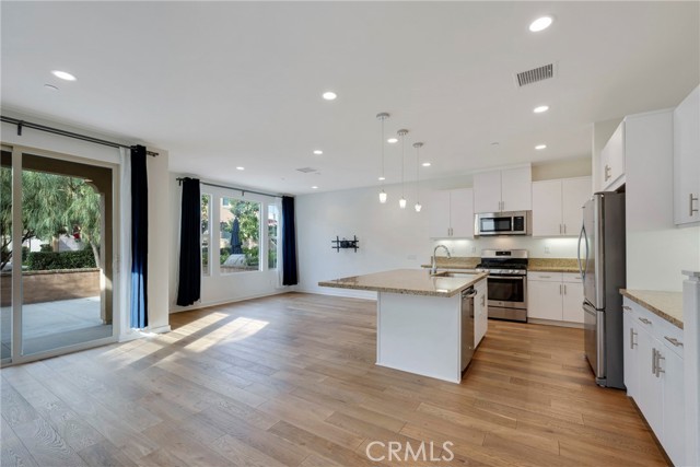 Detail Gallery Image 6 of 41 For 18 Prominence, Lake Forest,  CA 92630 - 3 Beds | 2/1 Baths