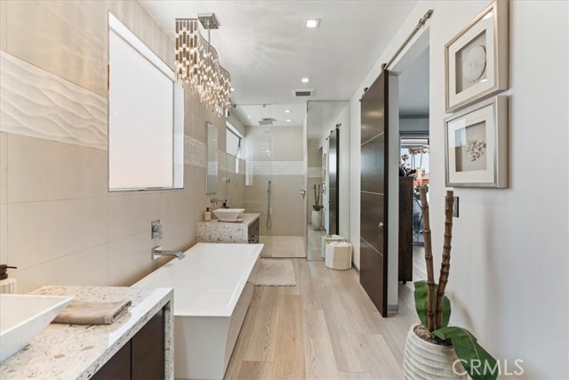 29 W Neapolitan Lane, Long Beach CA: https://media.crmls.org/medias/ed6d0612-3598-4c95-bdf3-11c12693c956.jpg