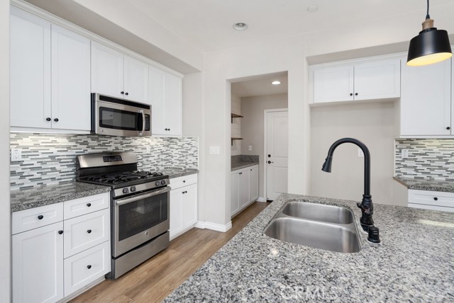 21851 Moveo Drive, Saugus CA: https://media.crmls.org/medias/ed6e0805-734e-420e-b900-91c6a77a15a4.jpg