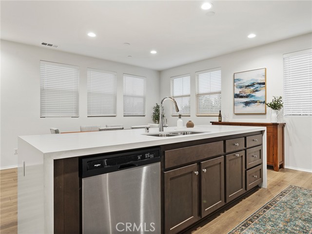 Detail Gallery Image 7 of 53 For 11238 N Mission Heights Dr, –,  CA 91345 - 3 Beds | 3 Baths