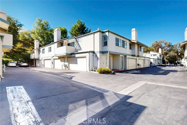 Detail Gallery Image 5 of 38 For 10504 Sunland Blvd Bld #5,  Sunland,  CA 91040 - 2 Beds | 2 Baths