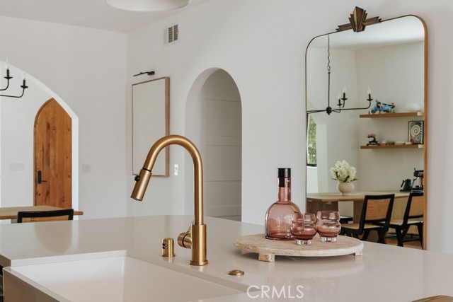 5142 Brynhurst Avenue, Los Angeles CA: https://media.crmls.org/medias/ed6eaea4-6282-46ff-a40e-010cbfff3df0.jpg