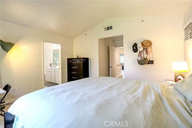 Detail Gallery Image 18 of 39 For 3738 Springmount St, Riverside,  CA 92501 - 3 Beds | 2/1 Baths