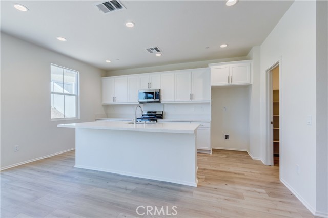 13119 Lancaster Street, Hesperia CA: https://media.crmls.org/medias/ed6f3059-ea92-437e-bd92-b4ae68f31f61.jpg