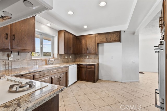 Detail Gallery Image 8 of 29 For 19613 E Covina Hills, Covina,  CA 91724 - 3 Beds | 3 Baths