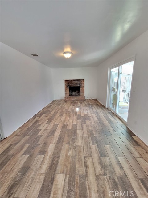 11015 Oakwood Avenue, Hesperia CA: https://media.crmls.org/medias/ed714c30-4d8d-4201-bd36-f484541c2dea.jpg