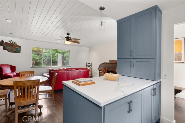 645 Griffith Way, Laguna Beach CA: https://media.crmls.org/medias/ed725326-f9ac-4365-93c4-cb3604d951fd.jpg