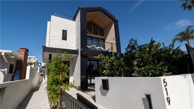 Front Image Thumbnail for CROC26010878