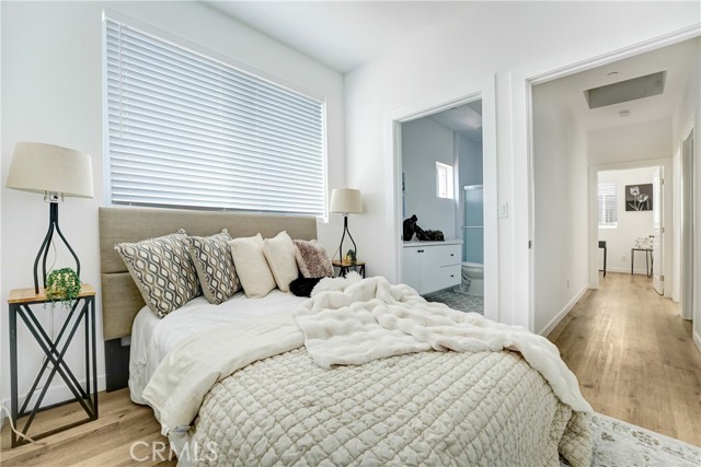 Detail Gallery Image 11 of 16 For 11958 Vanowen Ave, North Hollywood,  CA 91605 - 4 Beds | 3/1 Baths