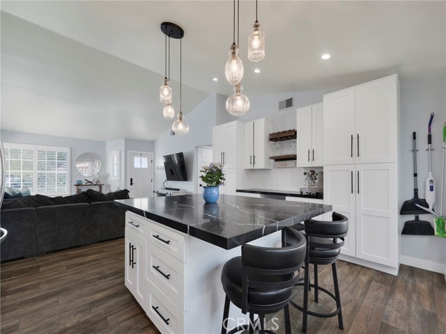 Detail Gallery Image 7 of 27 For 27936 Beacon, Castaic,  CA 91384 - 3 Beds | 2 Baths