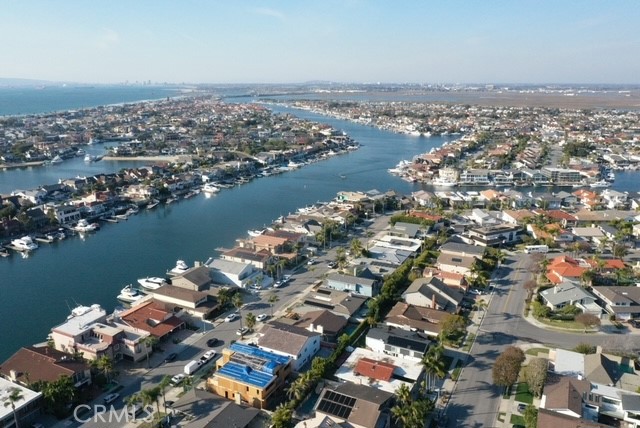 Detail Gallery Image 15 of 16 For 16852 Bolero Ln, Huntington Beach,  CA 92649 - 4 Beds | 4/1 Baths