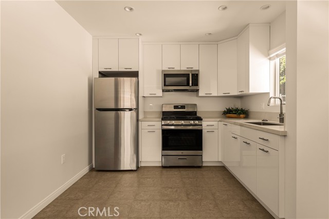 Detail Gallery Image 16 of 22 For 15233 Camarillo St, Sherman Oaks,  CA 91403 - 5 Beds | 4 Baths